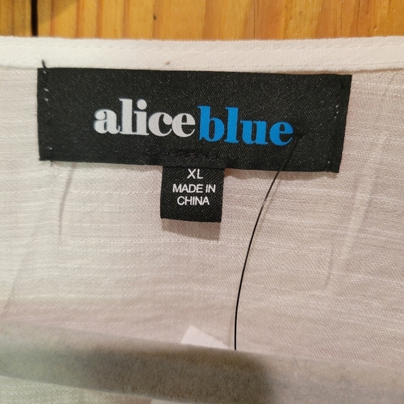 Women's White Lace Top - Picture 7 of 16